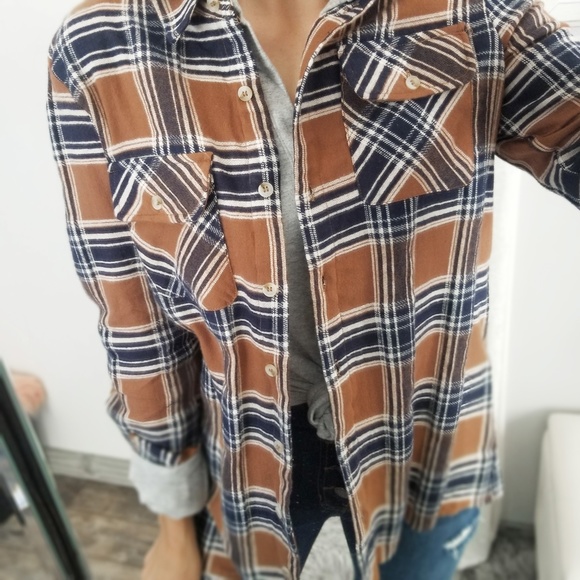 Last 1️⃣ Cognac and Navy Spring Plaid Button Down Top Pocket Top - Picture 4 of 7